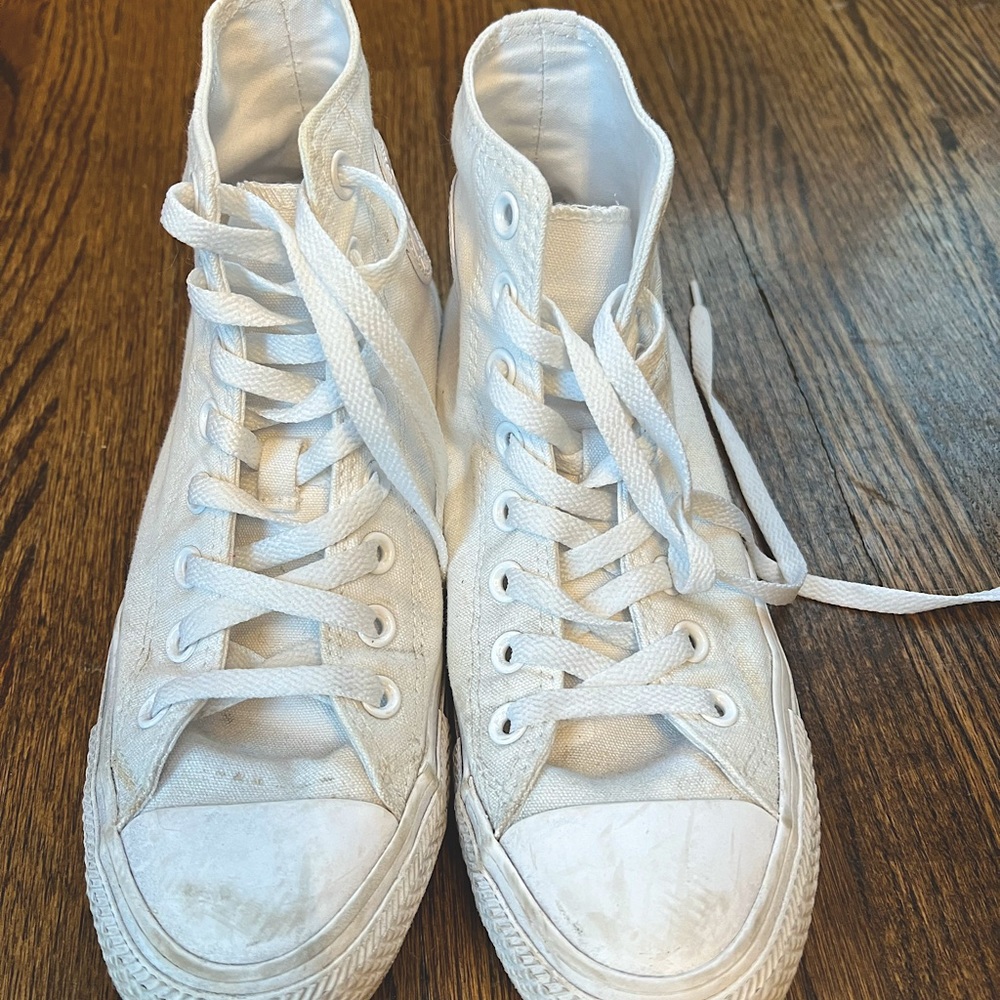 Selling all white converse! Size 8!!! Super comfortable and worn a few times